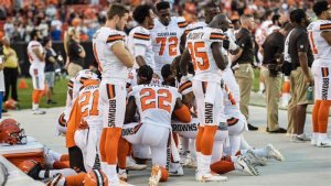 first-white-nfl-player-to-kneel-during-national-anthem-explains-his-decision-YiZMbO.jpg