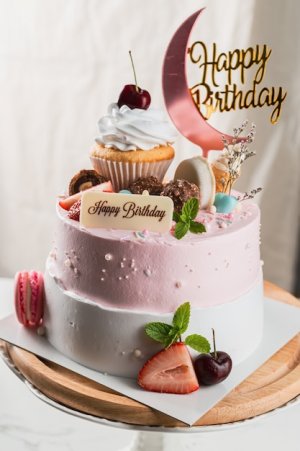 delicious-birthday-cake-with-happy-birthday-tag_34142-644.jpg