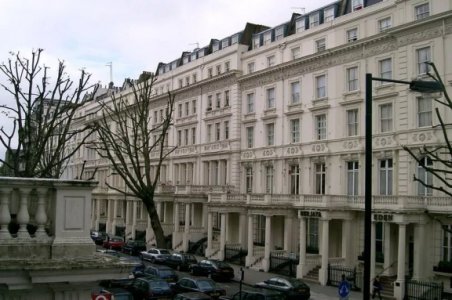 Fake houses in London.jpg