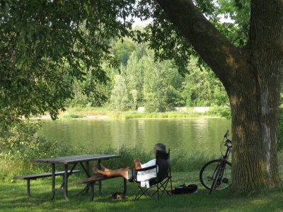 reading-on-a-summer-afternoon-1-1390944.jpg