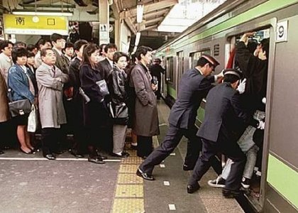 Tokyo station Staff Help Passengers.jpg