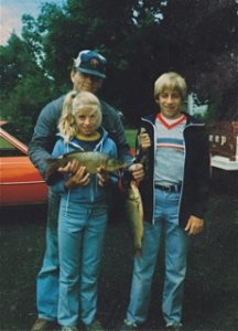 kids fishing 1983.jpg