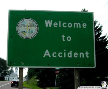 Funny-Signs-Accident-23.jpg