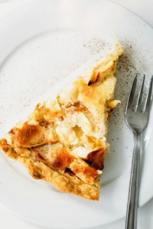 slice-of-apple-pie-on-a-plate-royalty-free-image-1577482723.jpg