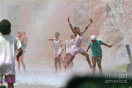 children-playing-in-water-spray-bettmann.jpg