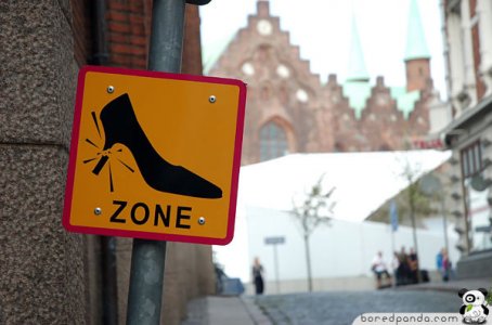 Funny-Signs-Shoe-22.jpg