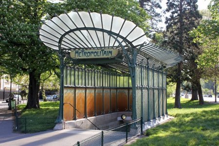 Paris_Metro_2_Porte_Dauphine_Libellule.jpg