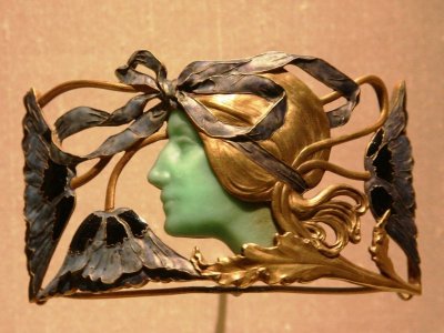 1280px-Broche_with_Woman_-_René_Lalique.jpg