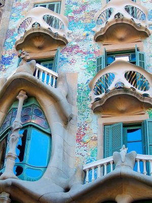 800px-Gaudi_Casa_Batllo_02.jpg