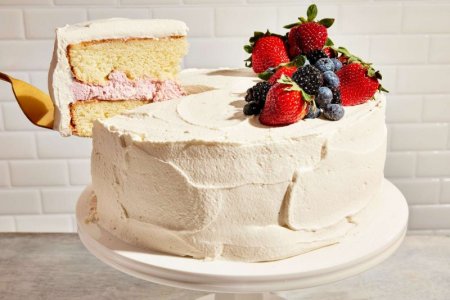Chantilly-Cream-Cake-FT-RECIPE0423-b012a9c7b8ed419f83a219f8ef9201e8.jpg