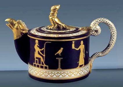 Tea-pot-1785.-Royal-Manufacture-of-Naples-Florence-Porcelain-Museum.jpg