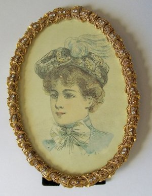 oval photo frame.jpg
