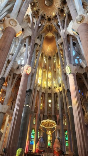 sagrada familia 2.jpeg sagrada familia 2.jpeg