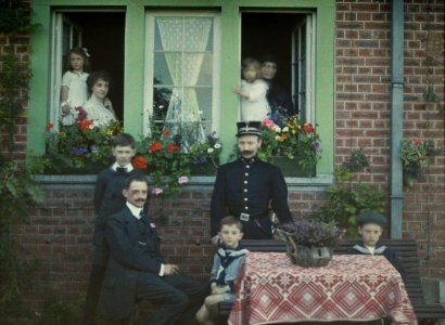 first-color-photos-vintage-old-autochrome-lumiere-auguste-louis-593e82a5ae90c__880.jpg