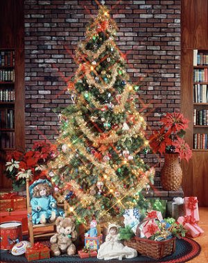 christmas-tree-with-decorations-garland-lights-toys-and-presents-under-tree-panoramic-images.jpg
