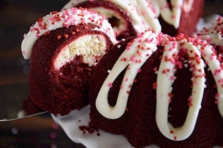 Red-Velvet-Cream-Cheese-Bundt-Cake-2-sm-1[1].jpg