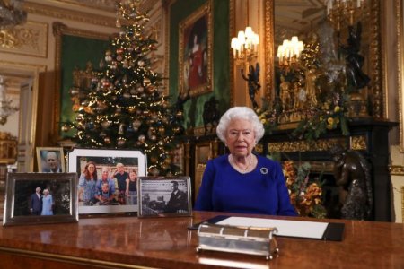 in-this-undated-photo-queen-elizabeth-ii-records-her-annual-news-photo-1605633086.jpg