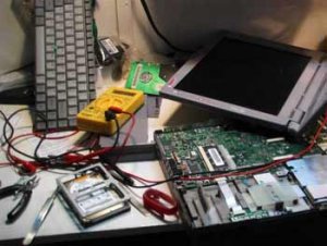 Broken-laptop.jpg Broken-laptop.jpg