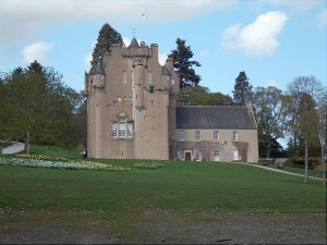 crathescastle.jpg