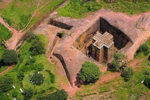 churches-lalibela-1[2].jpg