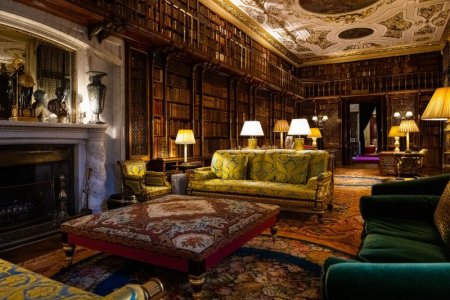 chatsworth house library 03.jpg