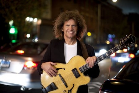 pat-metheny-photo-4-extralarge_1261073877537-432812577.jpg