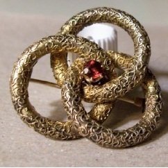 brooch2.jpg