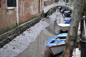 venicecanals0202a.jpg