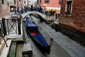 venicecanals0202d.jpg