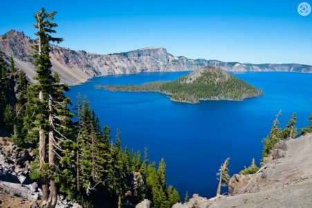 Crater Lake, Oregon.jpg