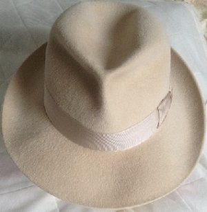 cream hat 001.JPG