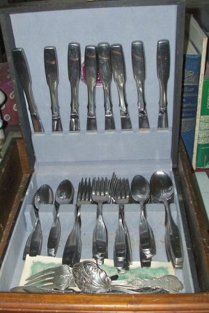 moms flatware set.jpg