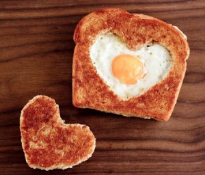 Valentines-Day-toast-with-heart-and-egg-450x383.jpg
