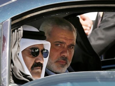 Ismail Haniyeh and Emir of Qatar.jpg
