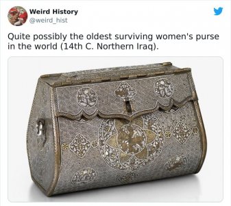 1364045588292108288-png__700.jpg