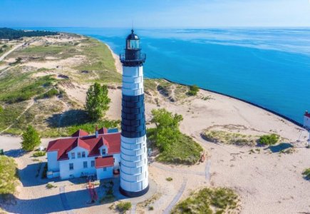 Michigan-lighthouses-Big-Sable-Point-Lighthouse.jpg