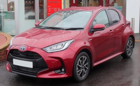 2020_Toyota_Yaris_Design_HEV_CVT_1.5_Front.jpg