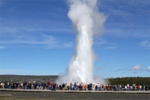 old-faithful-geyser-yellowstone.jpg