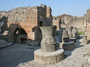 Pompeii_Bakery_Popidius_Priscus.jpg