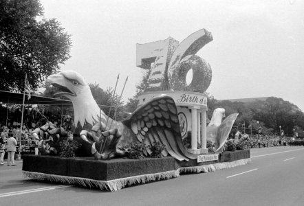 Bicentennial-Celebration-1976.-Smithsonian.jpg