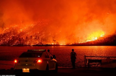 the thompson fire over lake oroville.jpg