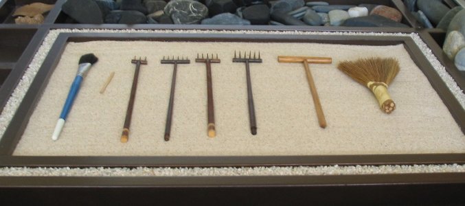 Minizegarden_4_tools.jpg
