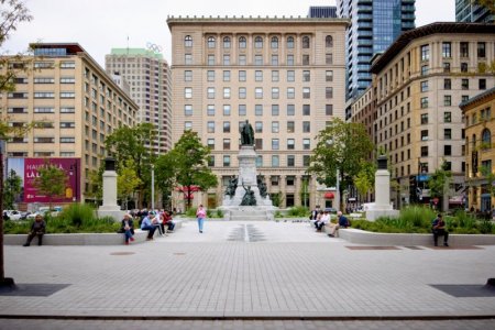 Phillips_Square,_Montreal,_Sep_06_2022.jpg
