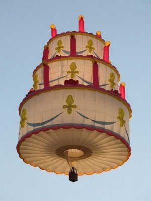 Hot Air Balloon Cake.jpg