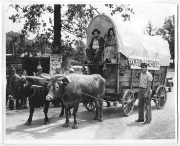 covered wagon bw.jpg