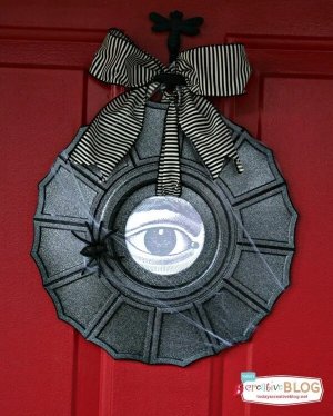 Halloween-Wreath-from-Ceiling-Medallion-TodaysCreativeBlog.net_-1-1.jpg-ezgif.com-png-to-jpg-c...jpg
