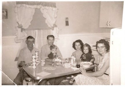 Adam ,Tom, Tom Jr, Belle, Tammy, Barb.jpg