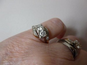 moms ring (800x600).jpg