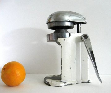 ORANGE JUICE SQUEEZER 1940s.jpg