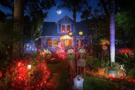 halloween-house-mark-andrew-thomas.jpg